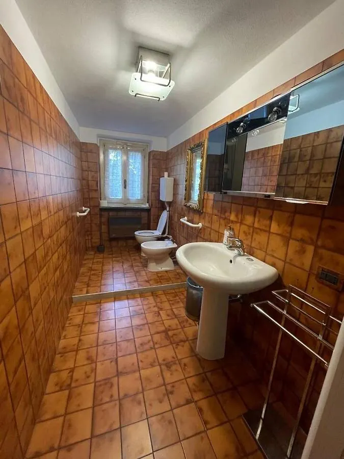 Musicians Mansion Apartment Fino Mornasco 0*,  Italy