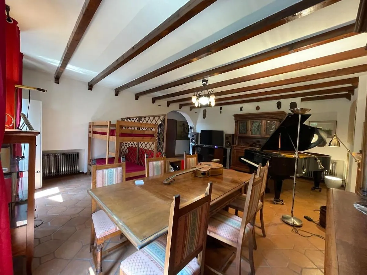 Musicians Mansion Apartment Fino Mornasco Italy